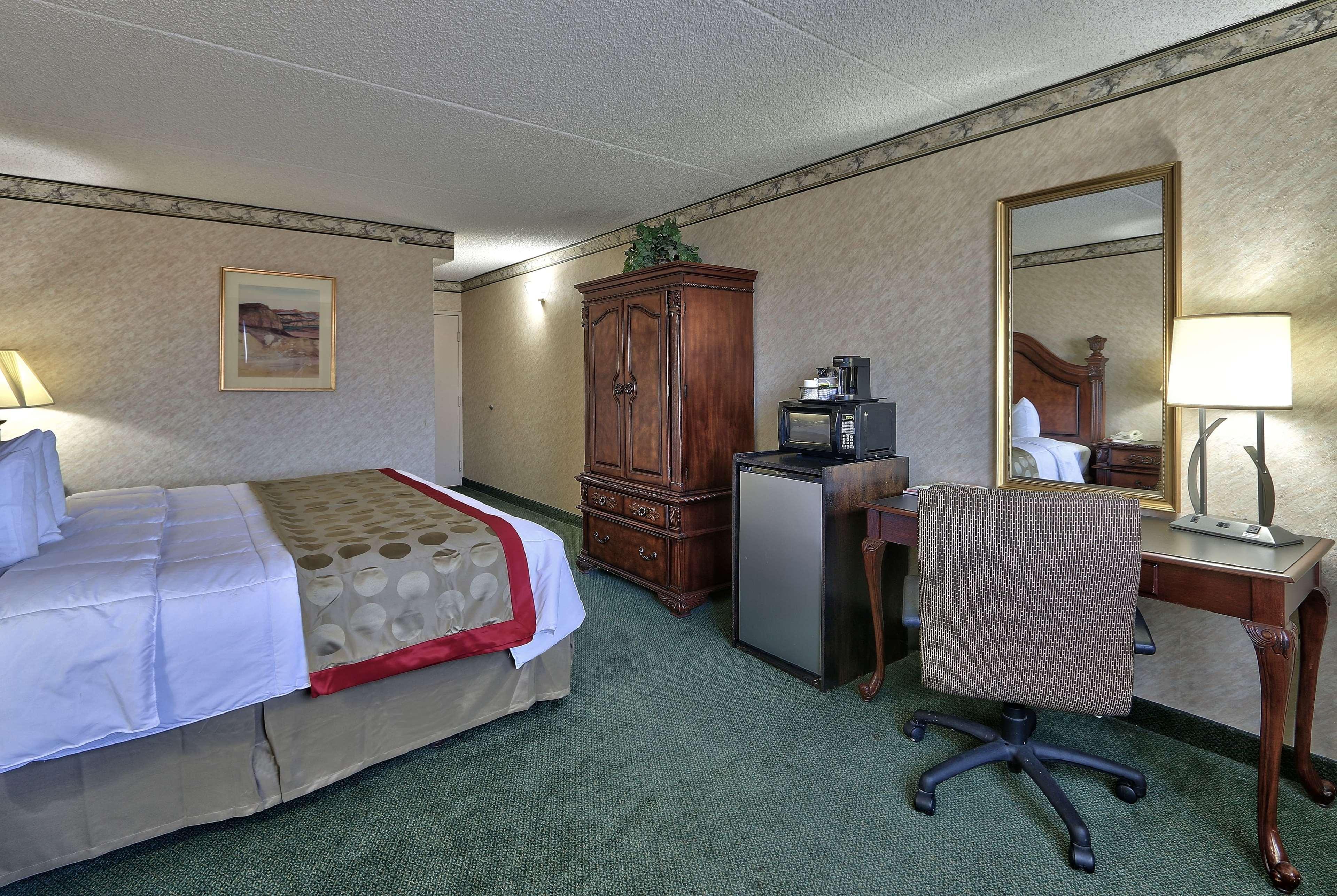 Hotel Ramada By Wyndham Albuquerque Midtown Exterior foto
